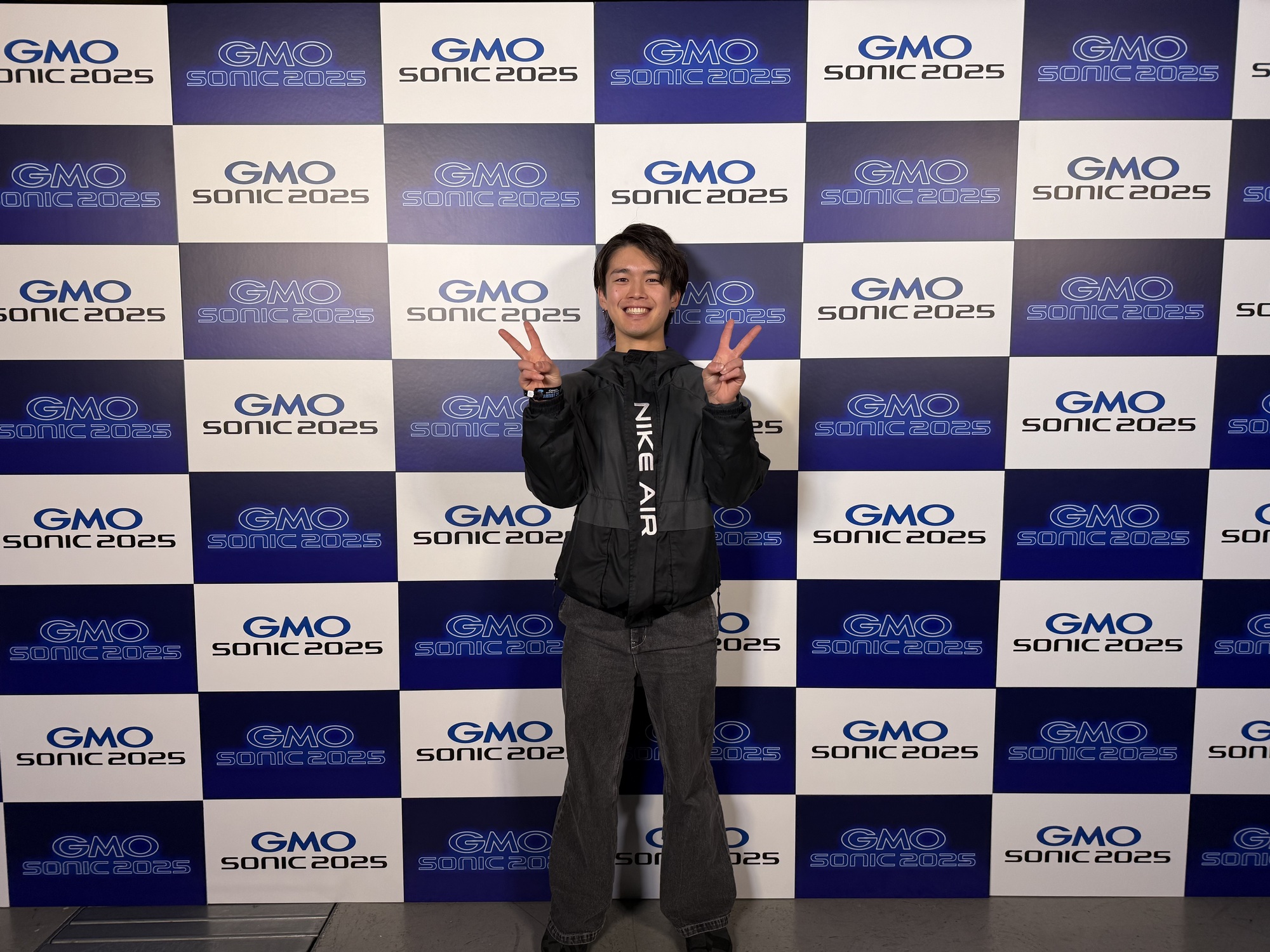 じぃーーー