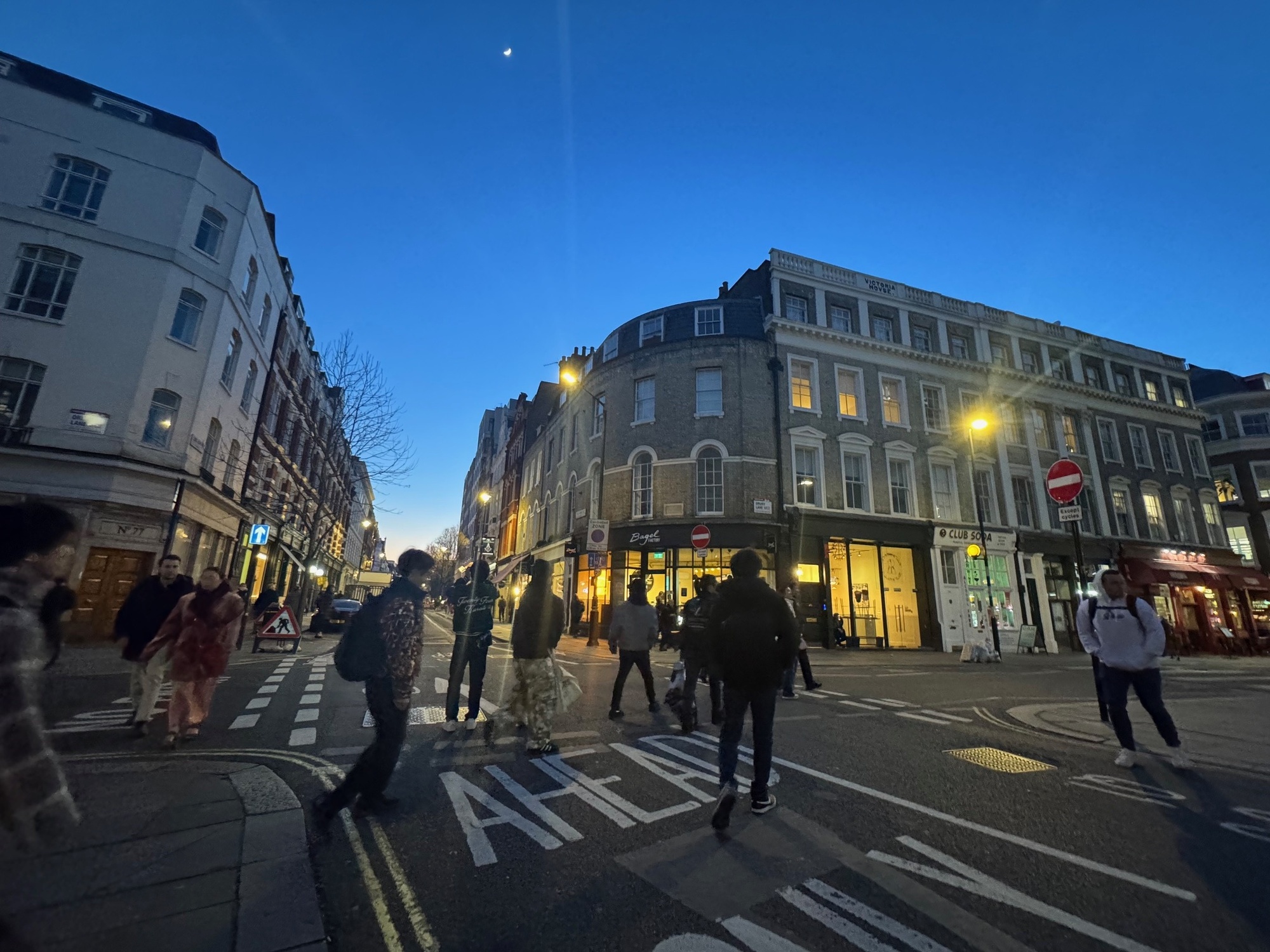 ポスター貼ります隊 in🇬🇧