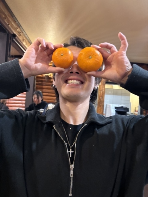 ( ´¬`)