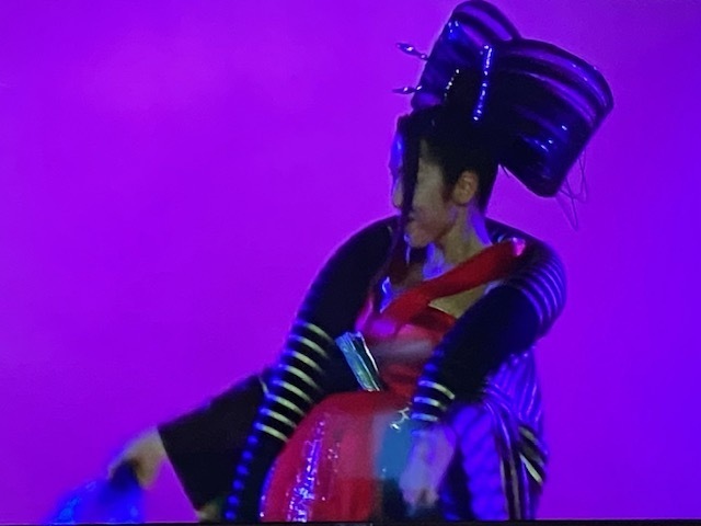 明日は