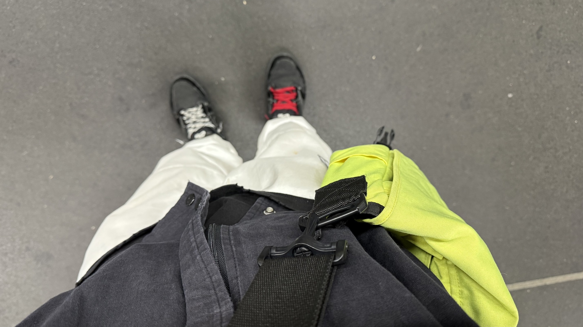 #イロガウルサイ