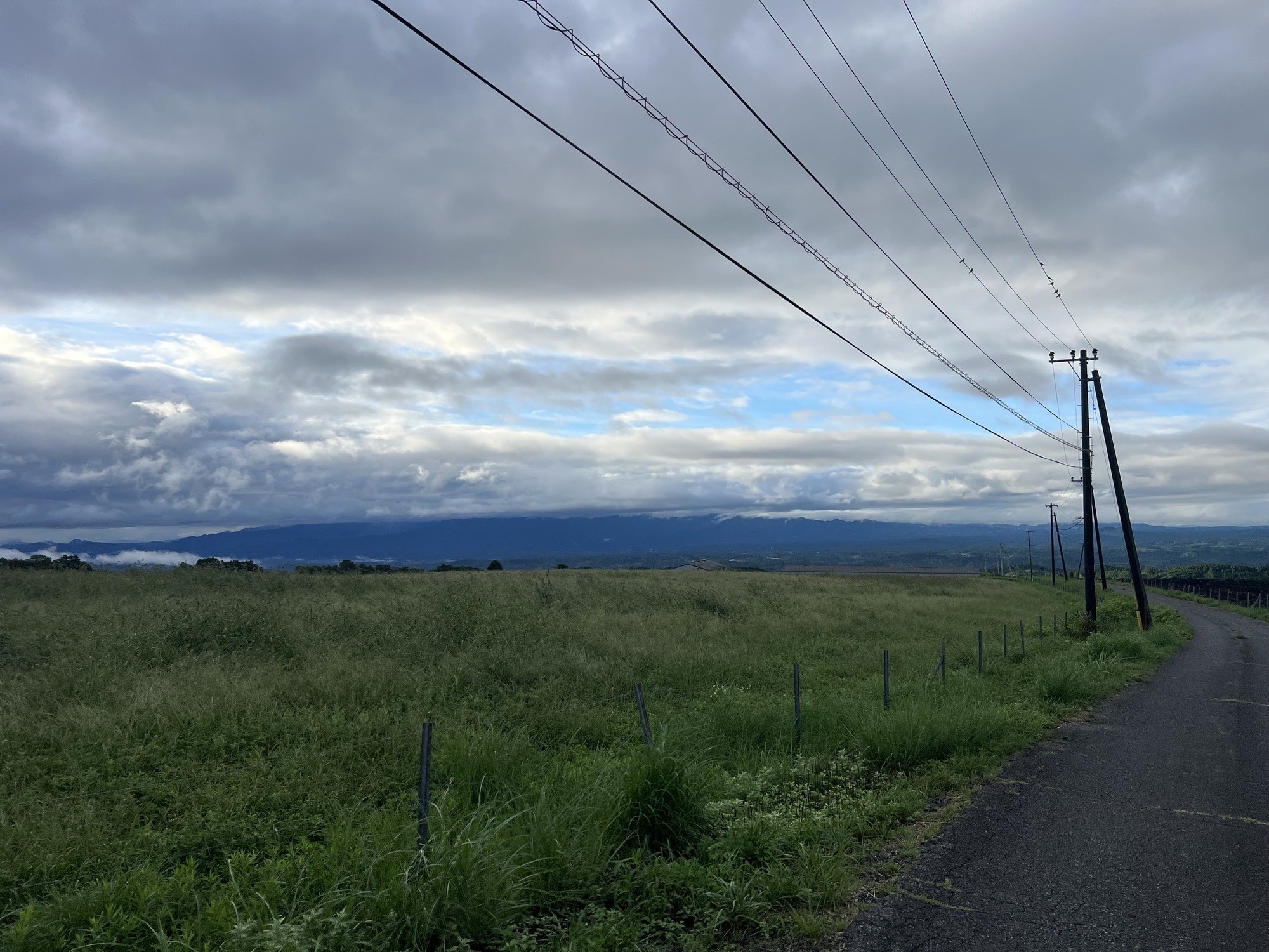 🌥️